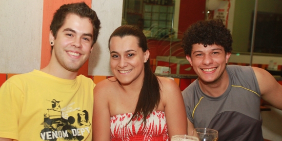 João Fábio Banbil, Júlia Andrade e  John Ribeiro no Hug’s Restaurante & Grill